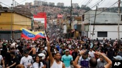 Manifestan pwoteste kont rezilta ofisyel eleksyon ki deklare Prezidan Nicolas Maduro kom gayan eleksyon an nan Caracas, 29 Jiye, 2024. 