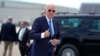 Foto Achiv: Prezidan Joe Biden rive nan baz aviyasyon Etazini Dover Air Force Base nan eta Delaware, pou l monte nan Air Force One pou tounen Washington, 23 Jiye, 2024. 