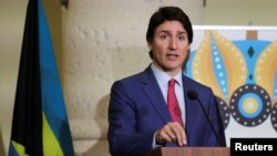 Premye Minis Kanadyen Justin Trudeau pran la pawol pandan yon konferans pou lapres apre patisipasyon li nan rankont CARICOM nan, nan Nassau, Bahamas, 16 Fevriye 2023. 