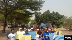 Protesters in Abuja, Nigeria, hold up placards as they chant for peace and call for evacuation of Nigerian students and nationals stranded in Ukraine, Feb. 28, 2022. (Timothy Obiezu/VOA)