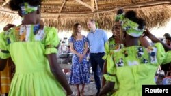 Prens William 'Angletè, Madanm ni Kate ap Vizite Belize