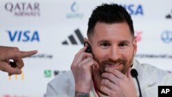 Lionel Messi, foutbole Ajantin, pandan yon konferans pou lapres lavey match ekip li kont Arabi Saoudit nan Gwoup C, Doha, Qatar, 21 Nov. 2022. 