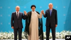 Russian President Vladimir Putin, left, Iranian President Ebrahim Raisi, center, and Turkish President Recep Tayyip Erdogan pose for a photo prior to their talks at the Saadabad palace, in Tehran, Iran, Iran, July 19, 2022. 