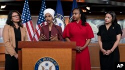 Foto Achiv: Depite Minnesota Ilhan Omar (mitan) pran la pawol. (Goch a dwat: Depite Rashida Tlaib - Michigan, Ayanna Pressley - Massachusetts, epi Alexandria Ocasio-Cortez - Nouyok.