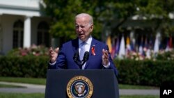 Prezidan Joe Biden pran la pawol pandan yon evenman pou selebre pasaj Lwa Bipatizan Sekirite Kominote yo, Lendi 11 Jiye, 2022. 