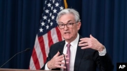 Foto Achiv: Direkte Rezev Federal la Jerome Powell pandan yon konferans pou lapres nan Washington, 4 Me 2022. 