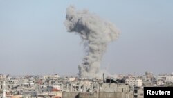 Smoke rises following Israeli strikes, amid the ongoing conflict between Israel and the Palestinian Islamist group Hamas, in Rafah