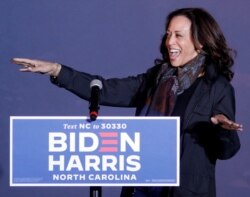 Kamala Harris, cawapres AS yang diusung Partai Demokrat, dalam kampanye di Fayetteville, North Carolina, Minggu, 1 November 2020. (Foto: Reuters)