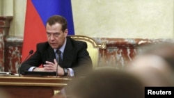 Thủ tướng Nga Dmitry Medvedev đã ký nghị định về trừng phạt trên.