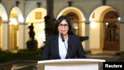 Vis Prezidan Venezuela a, Delcy Rodriguez, ki t ap anonse gwo chanjman nan kabinè ministeryèl la dimanch 17 mas 2019 la depi palè nasyona la, Palè Miaflores.