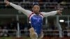 Vận động viên Mỹ Simone Biles trình diễn trên đà thăng bằng trong nội dung thi đấu đơn nữ thể dục dụng cụ tại Thế vận hội Mùa hè 2016, ngày 11 tháng 8 năm 2016.